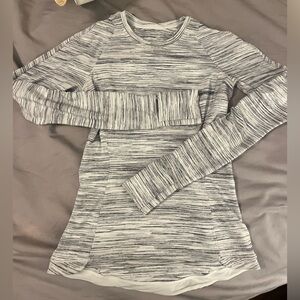 Lululemon Size 4 Long Sleeve Running Shirt